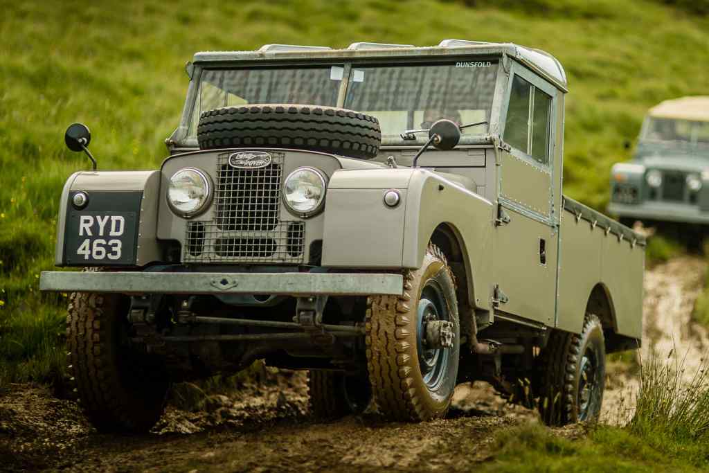 Land rover defender 1