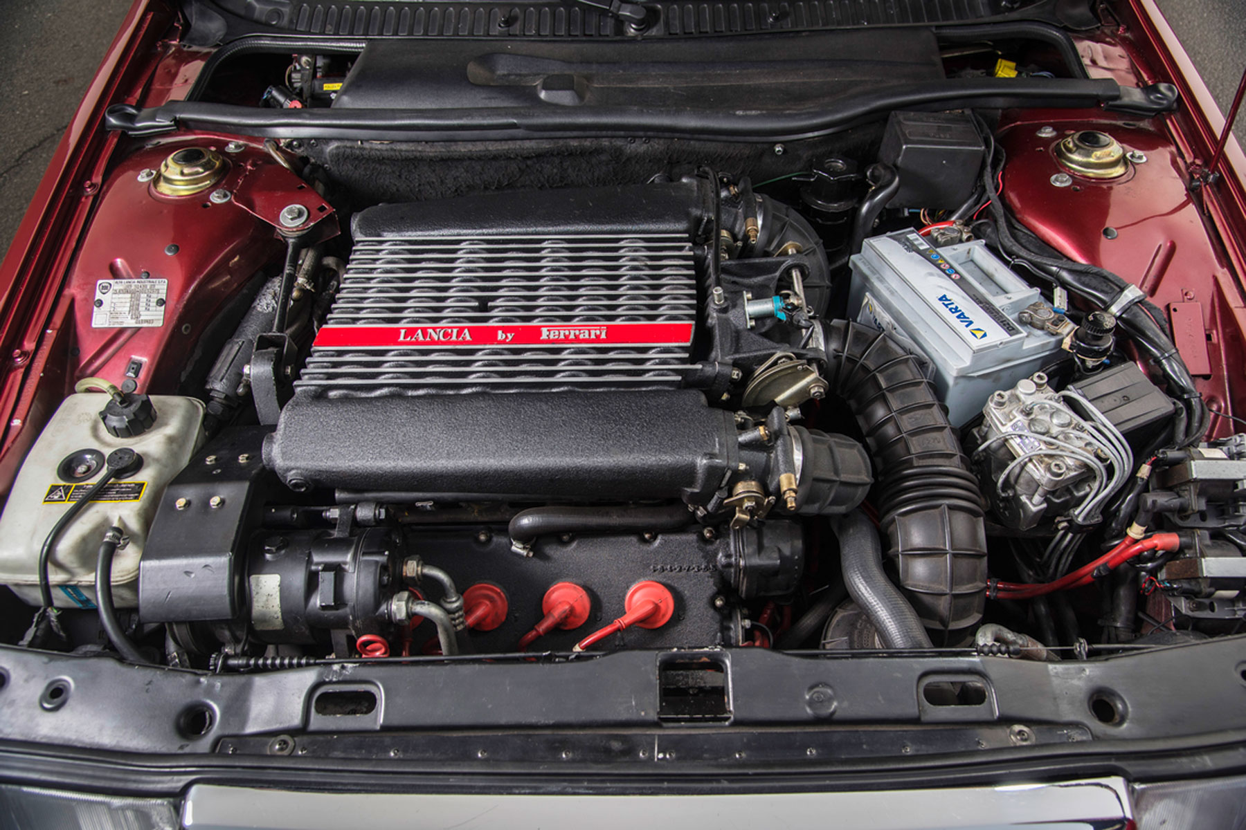 Lancia Thema 8.32 engine