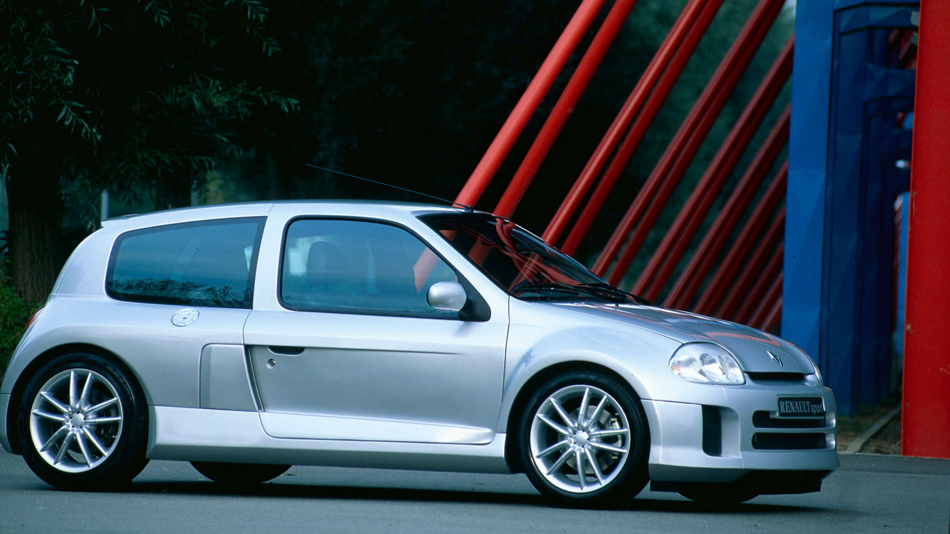 Everything You Heard About the Ridiculous Renault Clio V-6 Is True