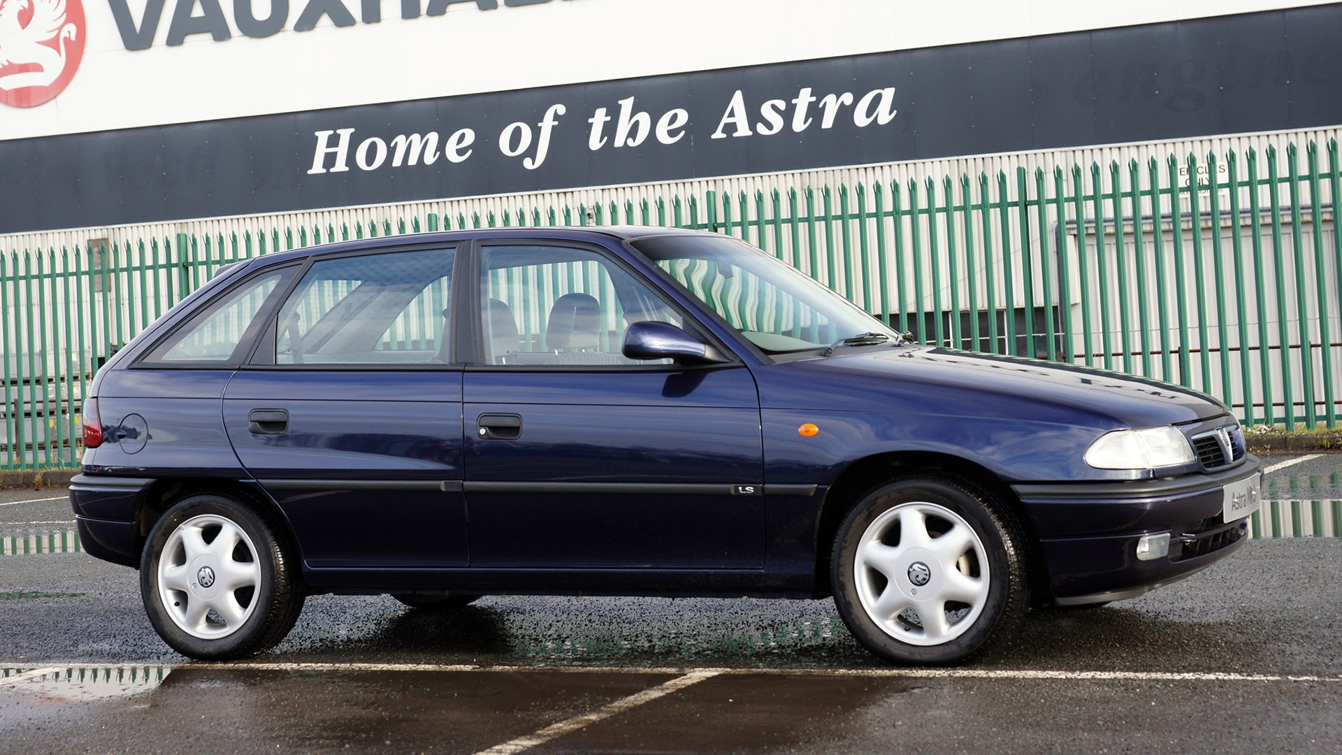 4. Vauxhall Astra: 100,709 registrations
