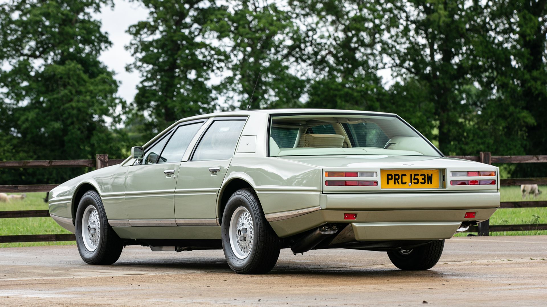 Aston Martin Lagonda