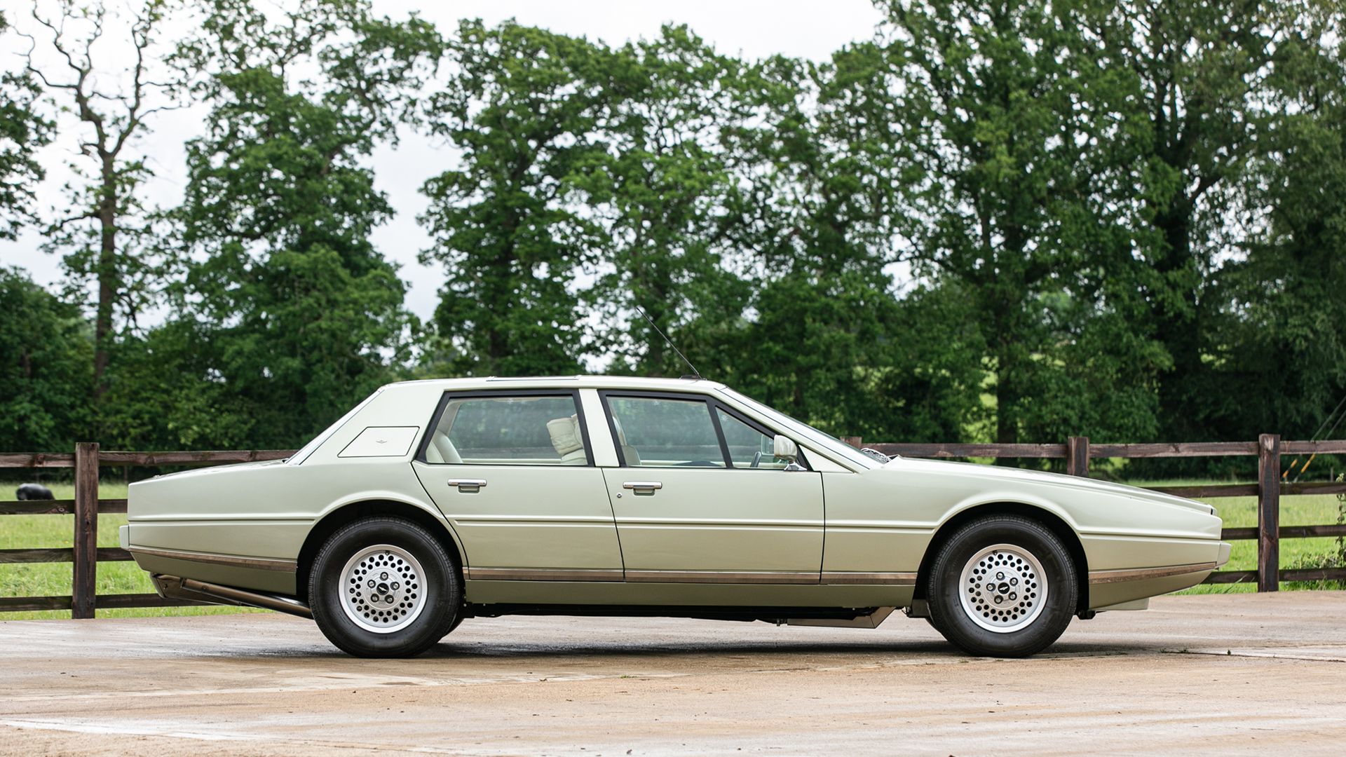 Aston Martin Lagonda